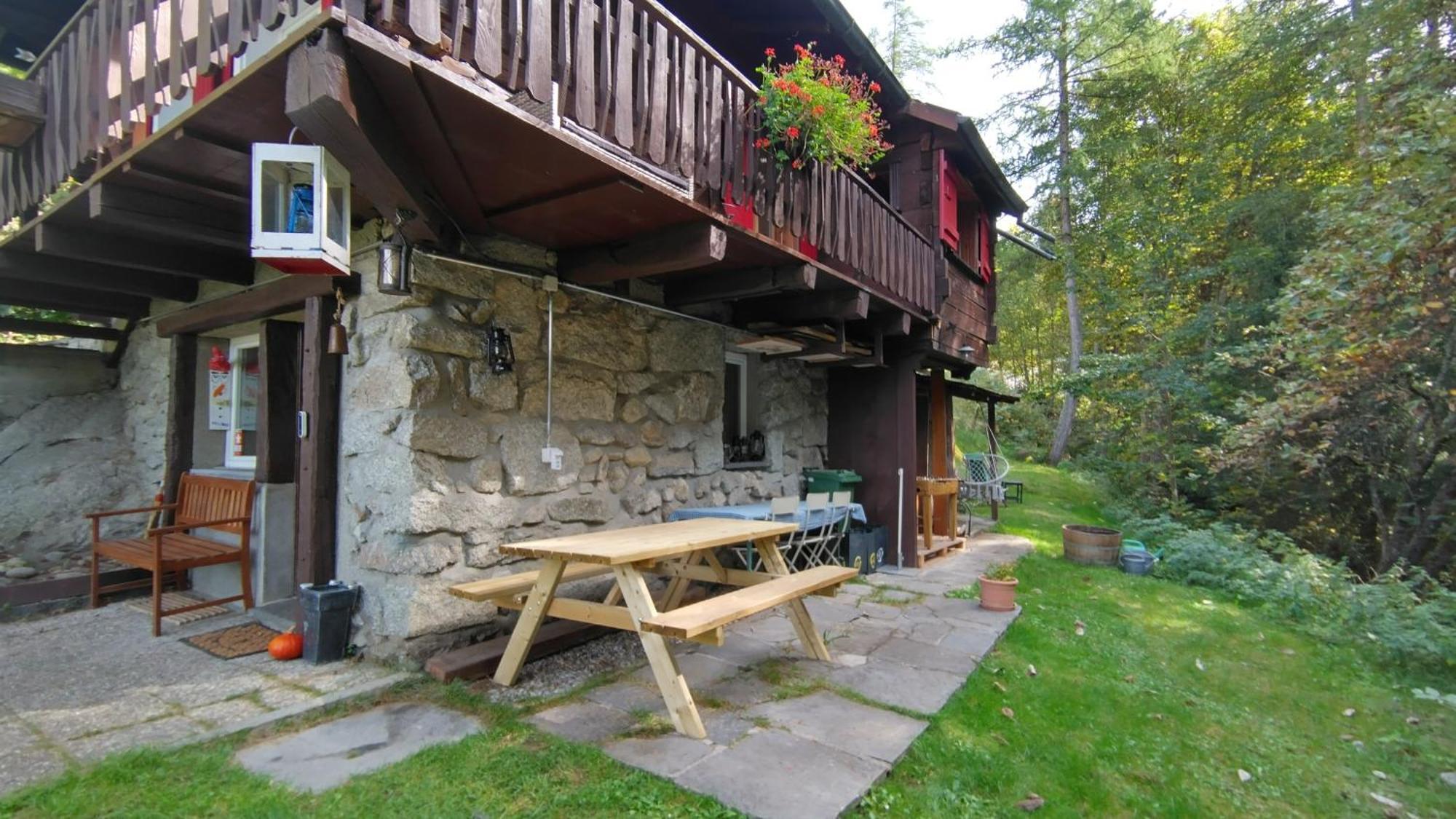 Petit Chalet Rustique Et Bucolique Bovernier Εξωτερικό φωτογραφία