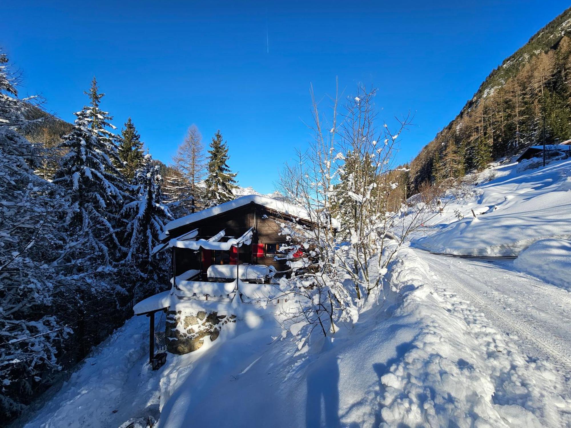 Petit Chalet Rustique Et Bucolique Bovernier Εξωτερικό φωτογραφία